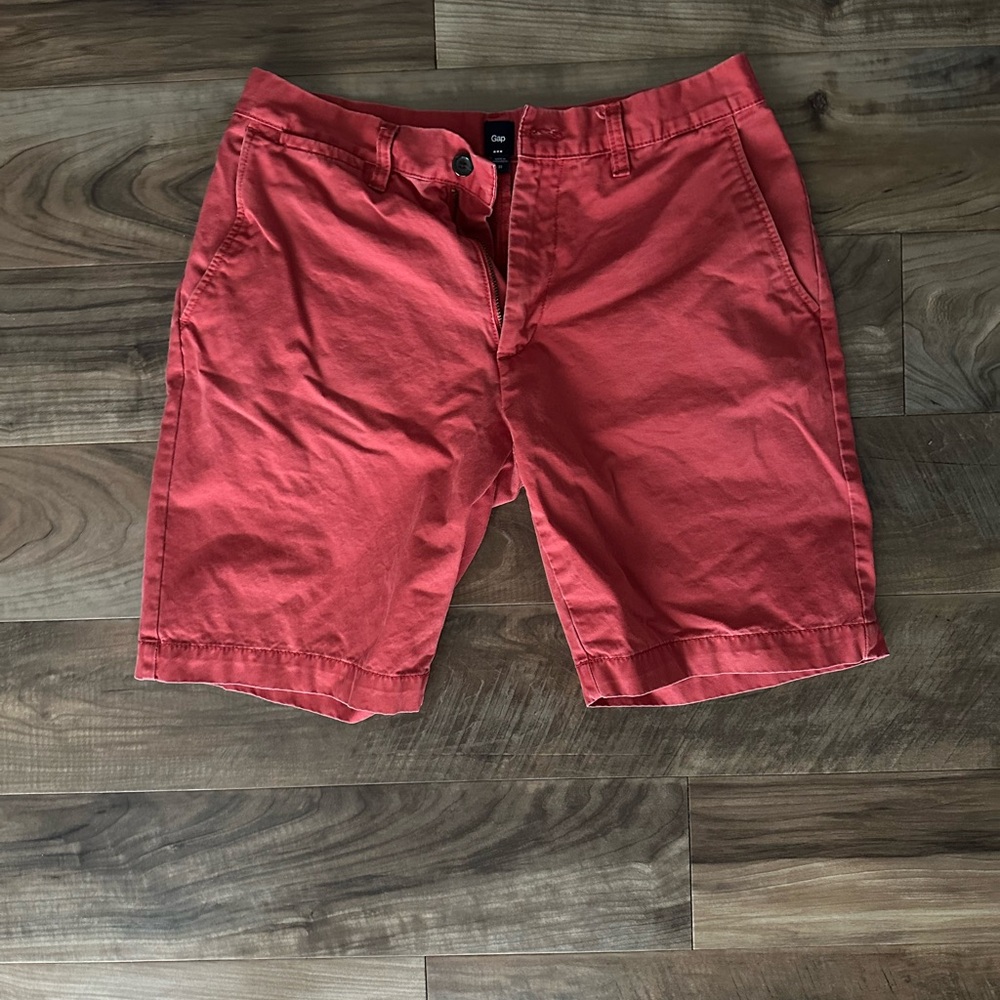 GAP Men’s Flat Front Shorts - Red